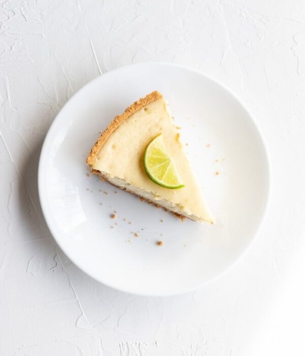 Slice,Of,Lime,Cheesecake,On,A,White,Plate,And,White Cheesecake